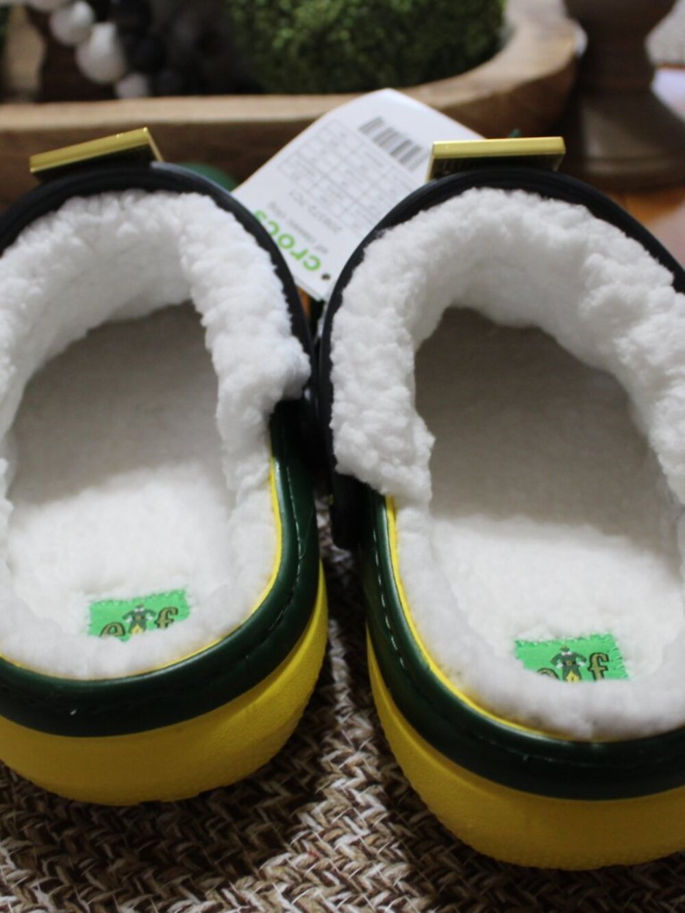 NWT Women's fur lined ELF Crocs women's size 10. SUPER CUTE AND FUN! - Picture 4 of 11